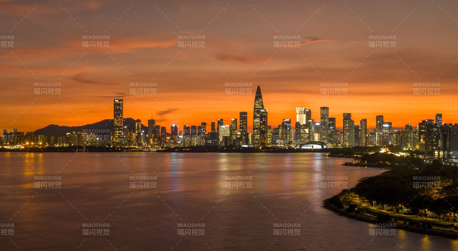 城市夜景璀璨图片