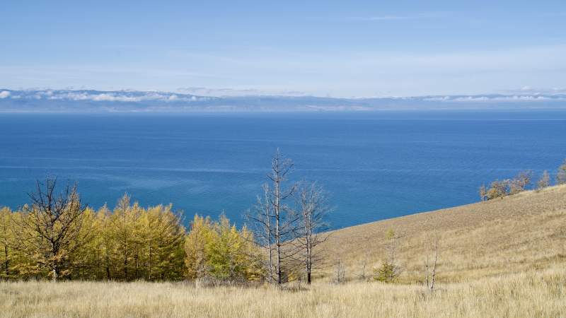 贝加尔湖畔秋景图片