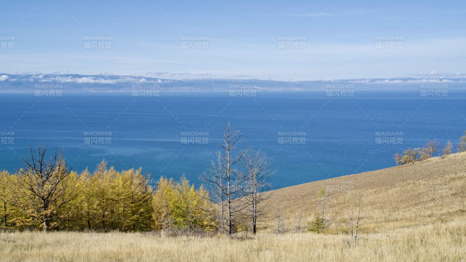 贝加尔湖畔秋景图片