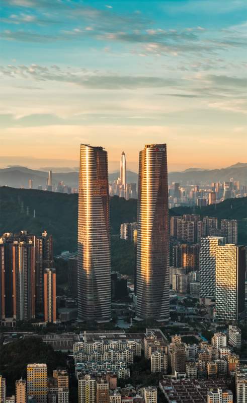 双塔映日城景图片