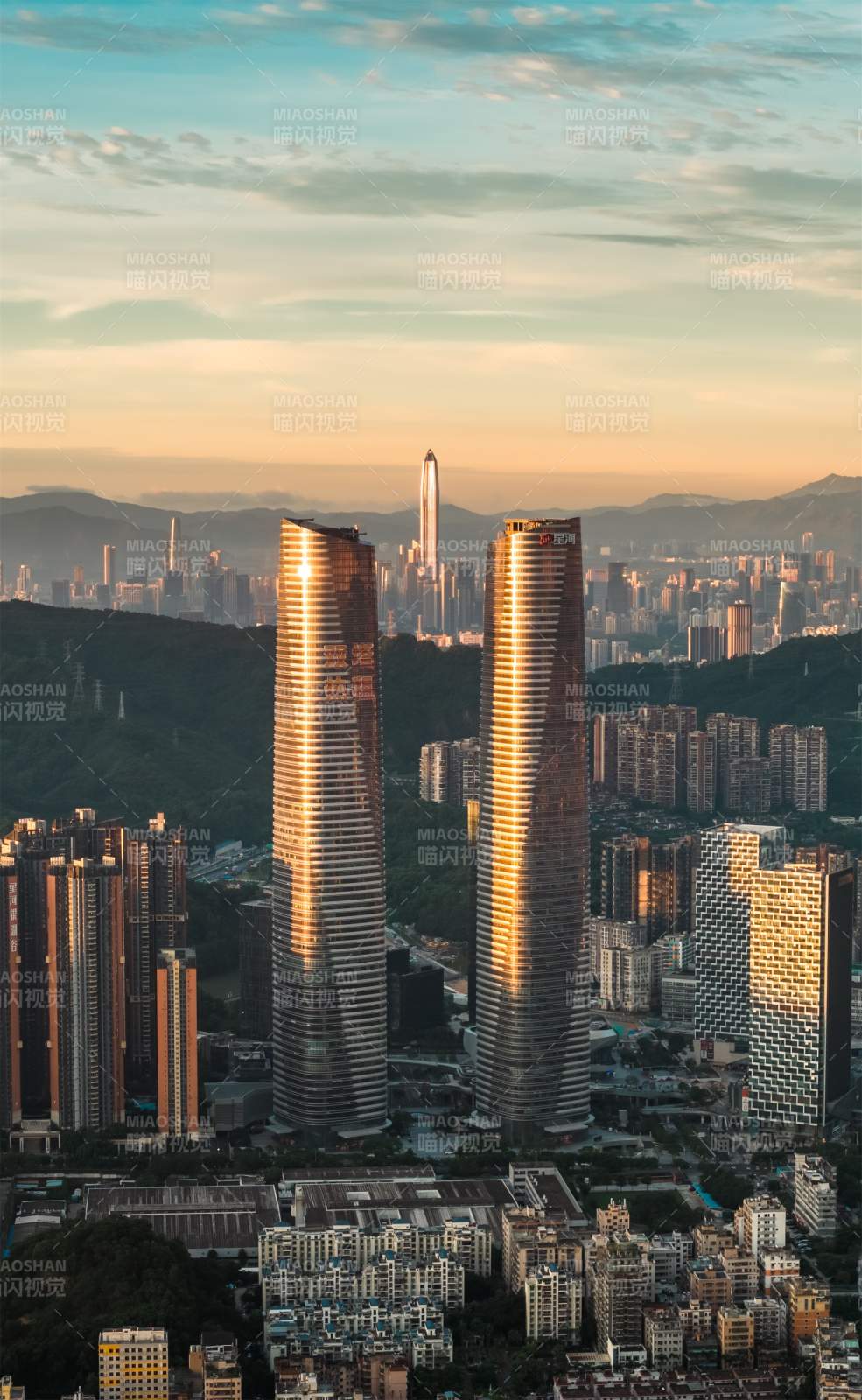 城市天际线日落图片