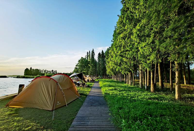 湖畔露营美景图片