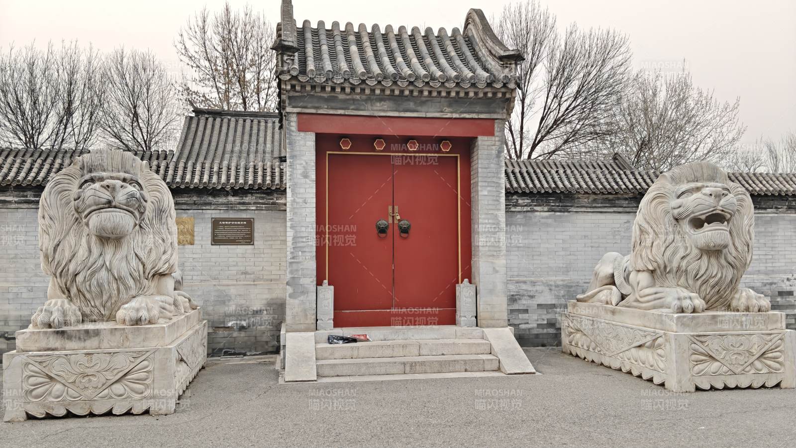 石狮守门古建筑，寺庙图片