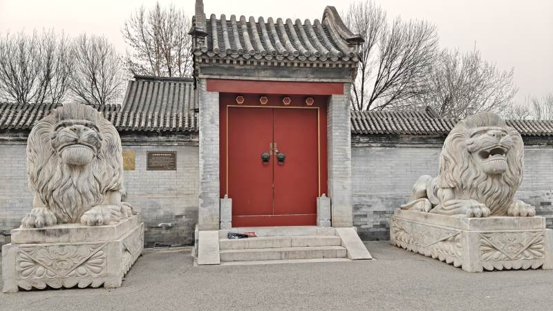 石狮守门古建筑，寺庙图片