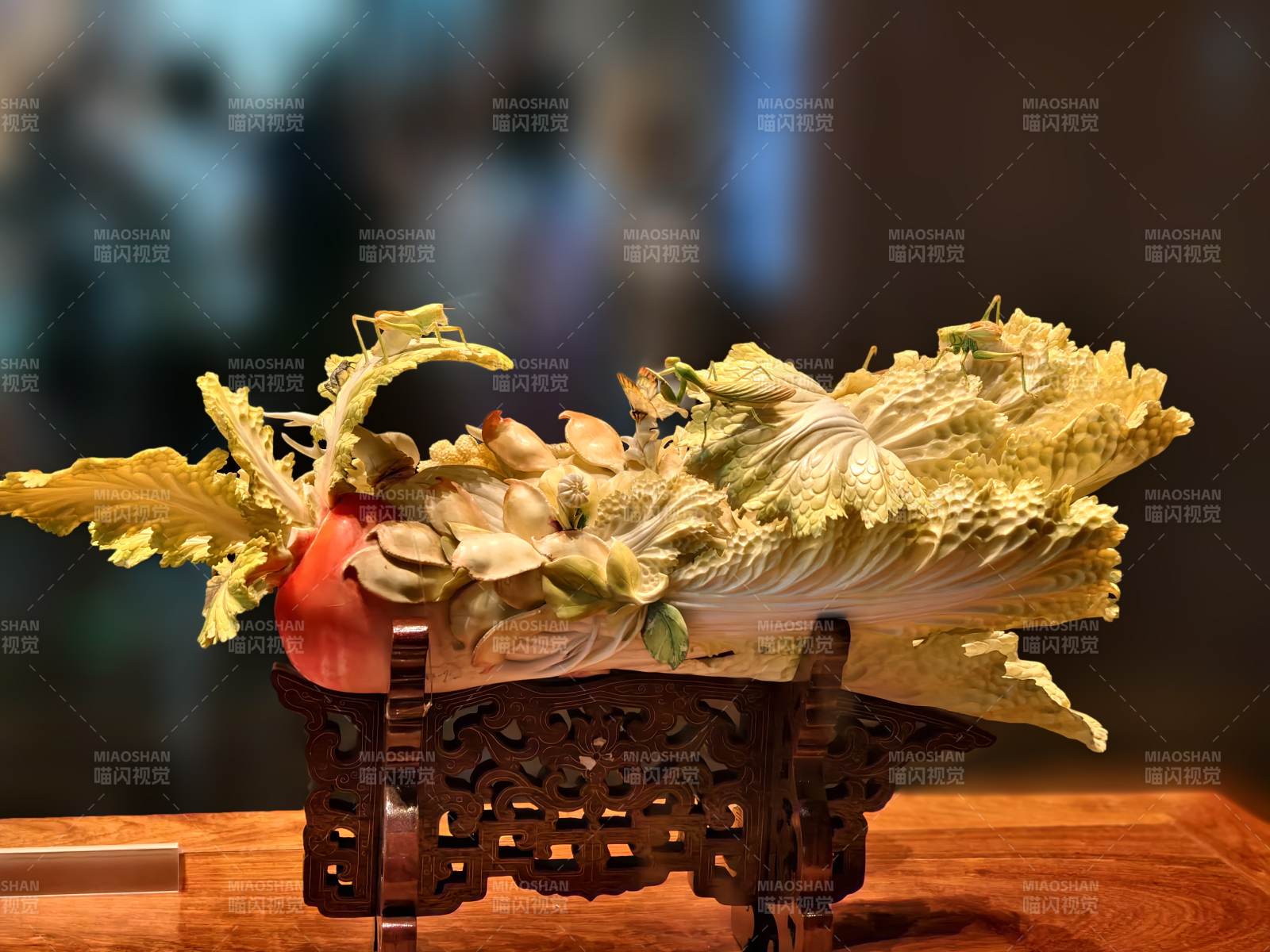 雕花白菜摆件图片