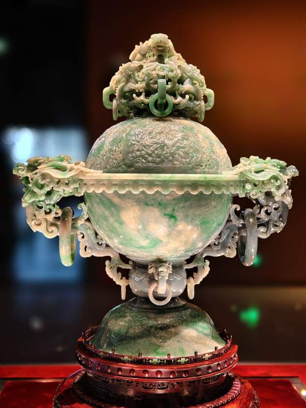 玉雕龙纹香炉图片