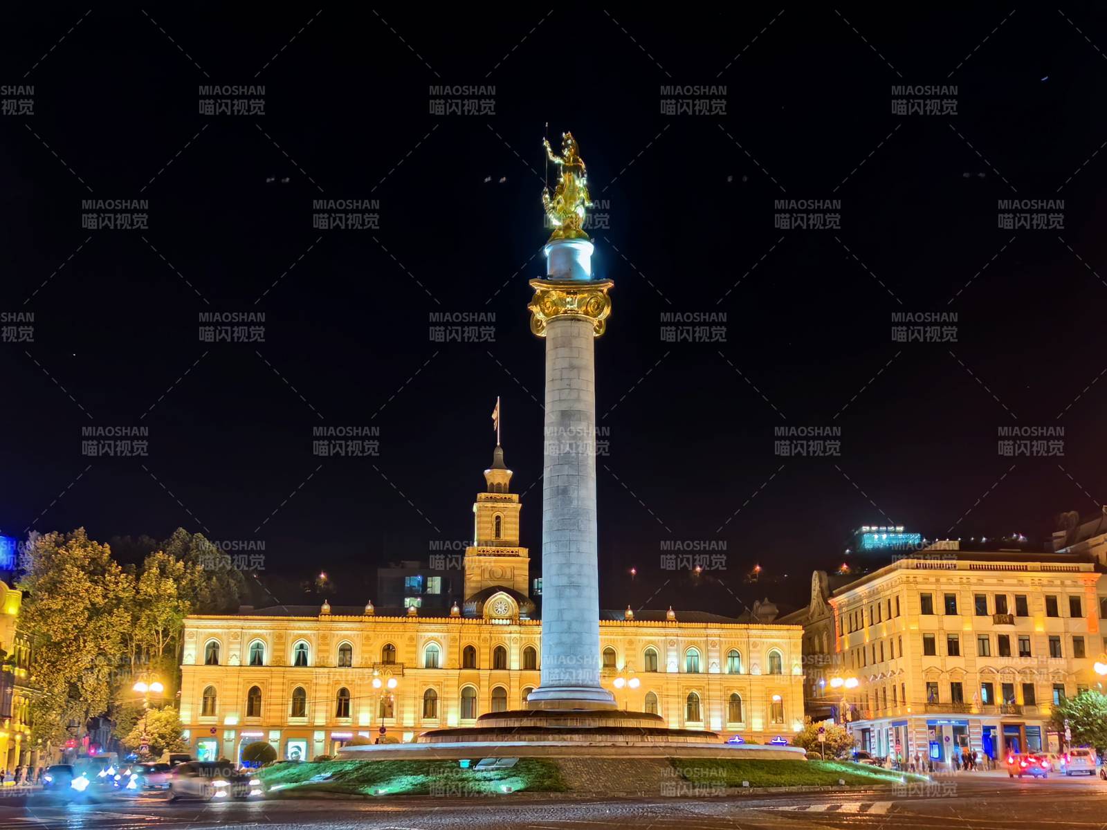 夜幕下的独立广场图片