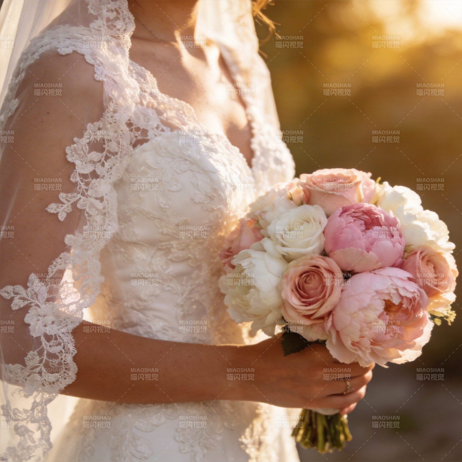 新娘手捧花束图片