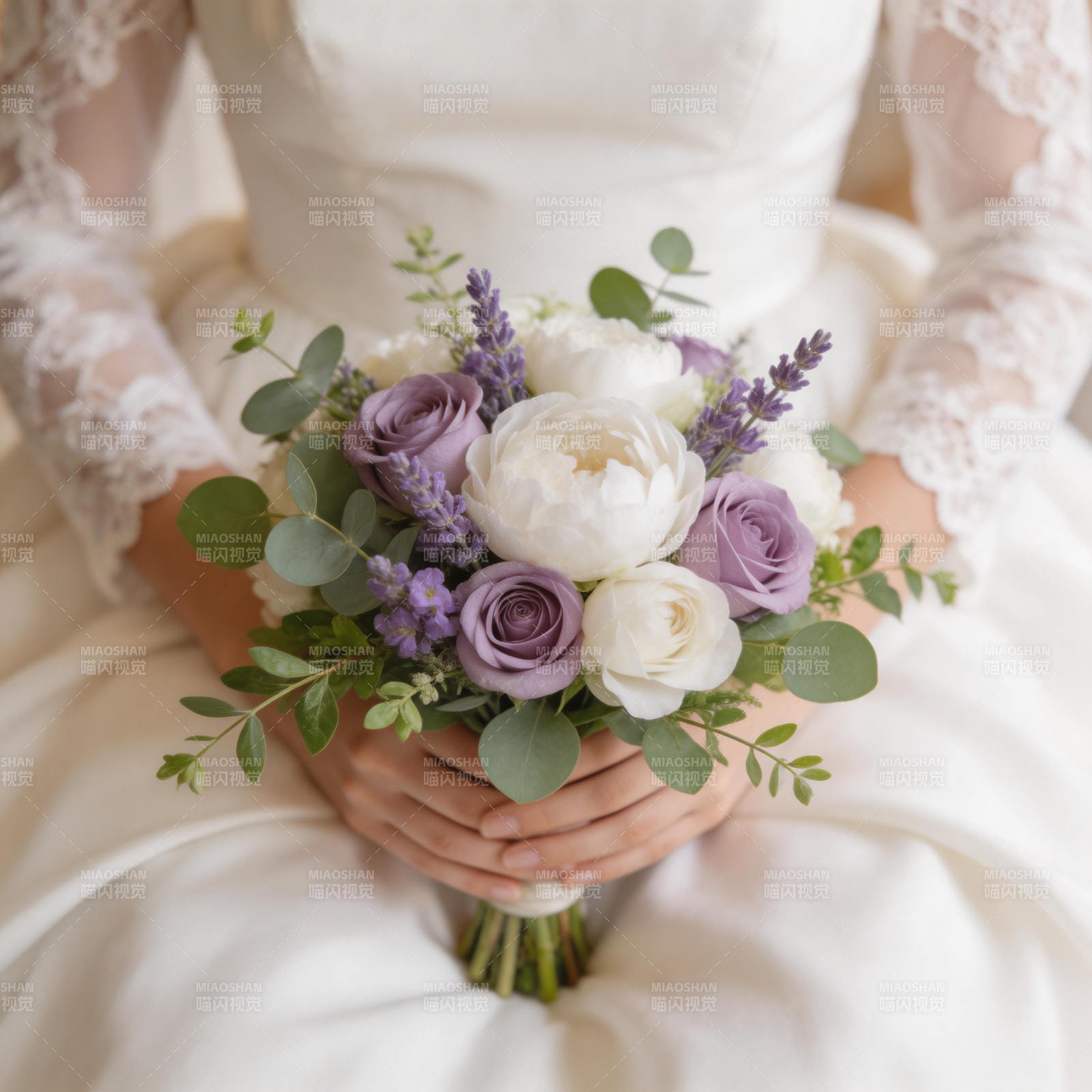 紫白花束新娘手捧图片