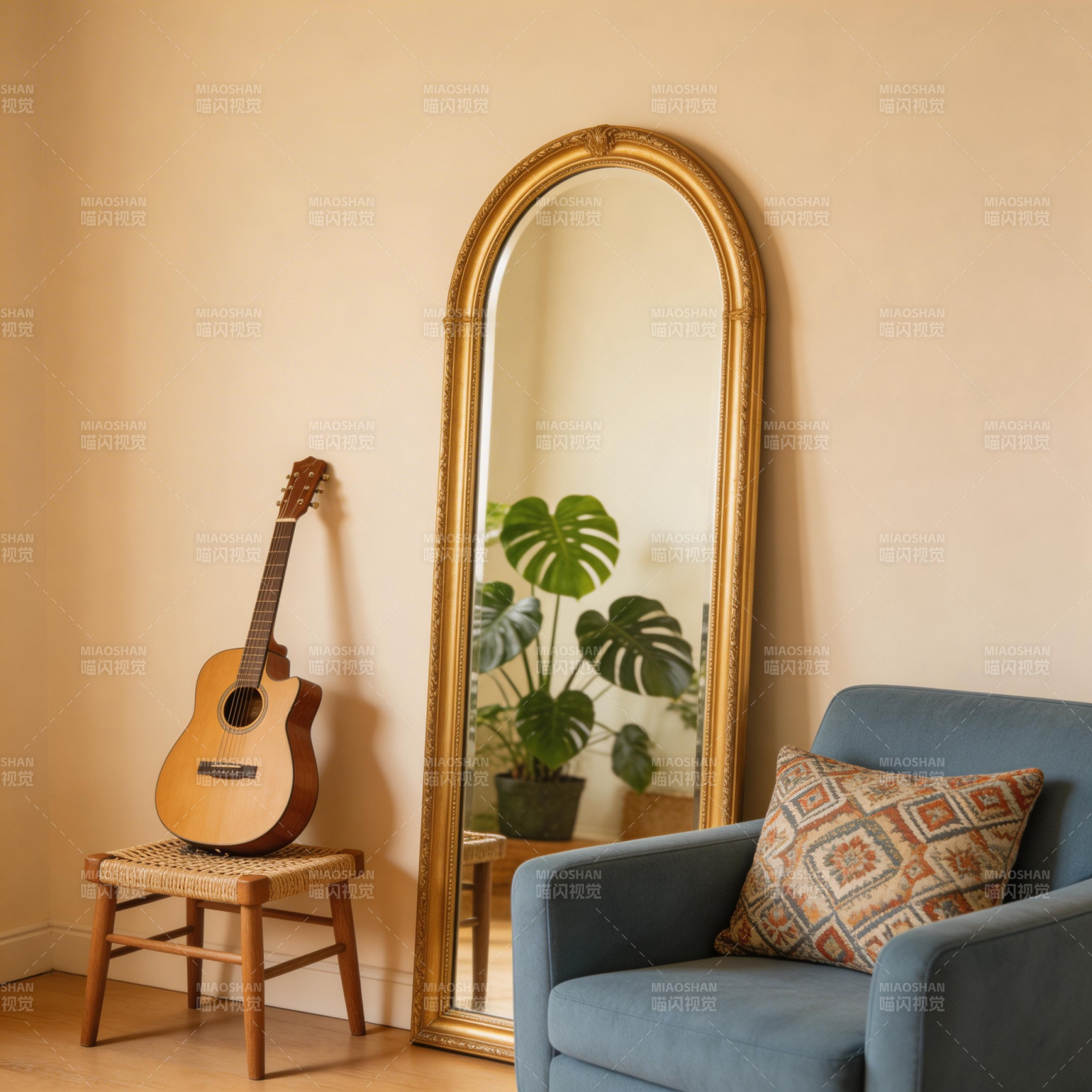 吉他镜前静谧角落图片