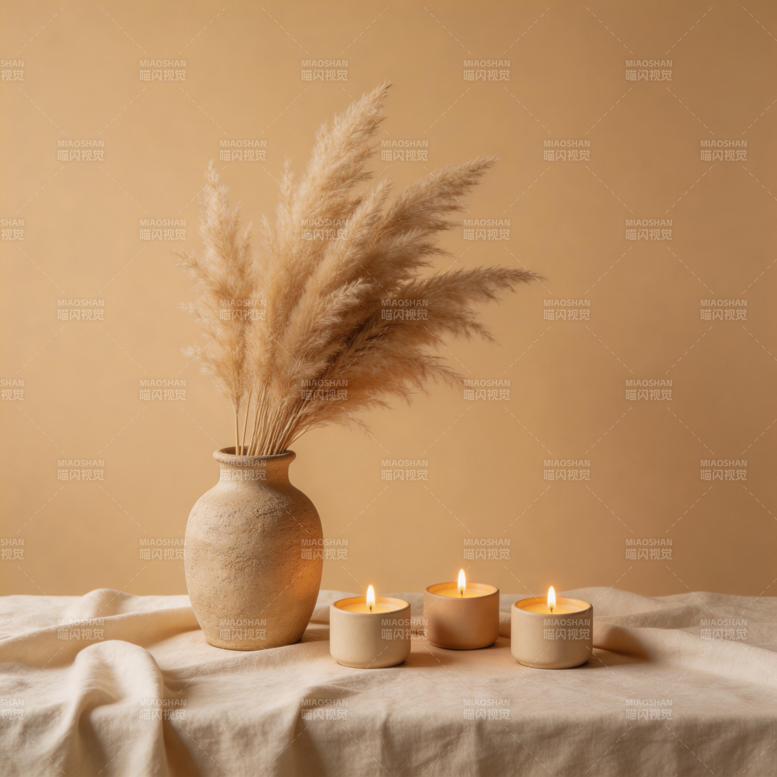 静谧烛光与芦苇图片