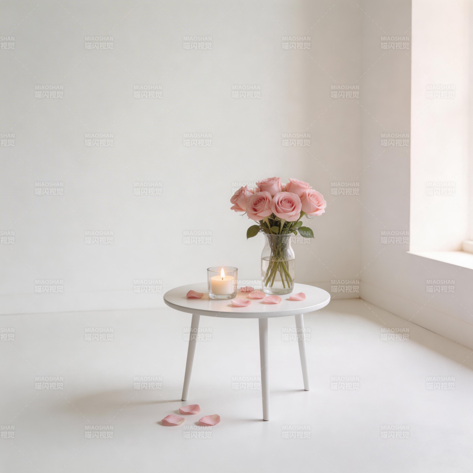 玫瑰与烛光的静谧图片