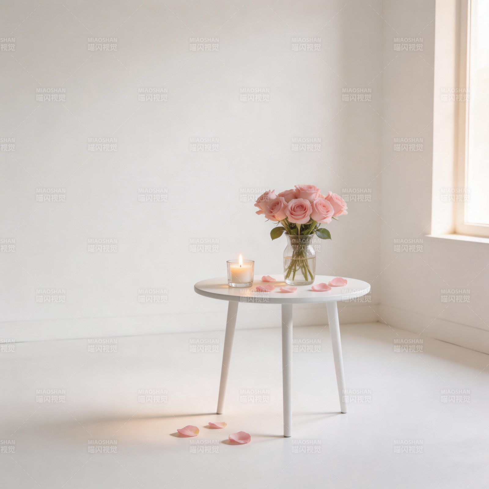 玫瑰与烛光的静谧图片