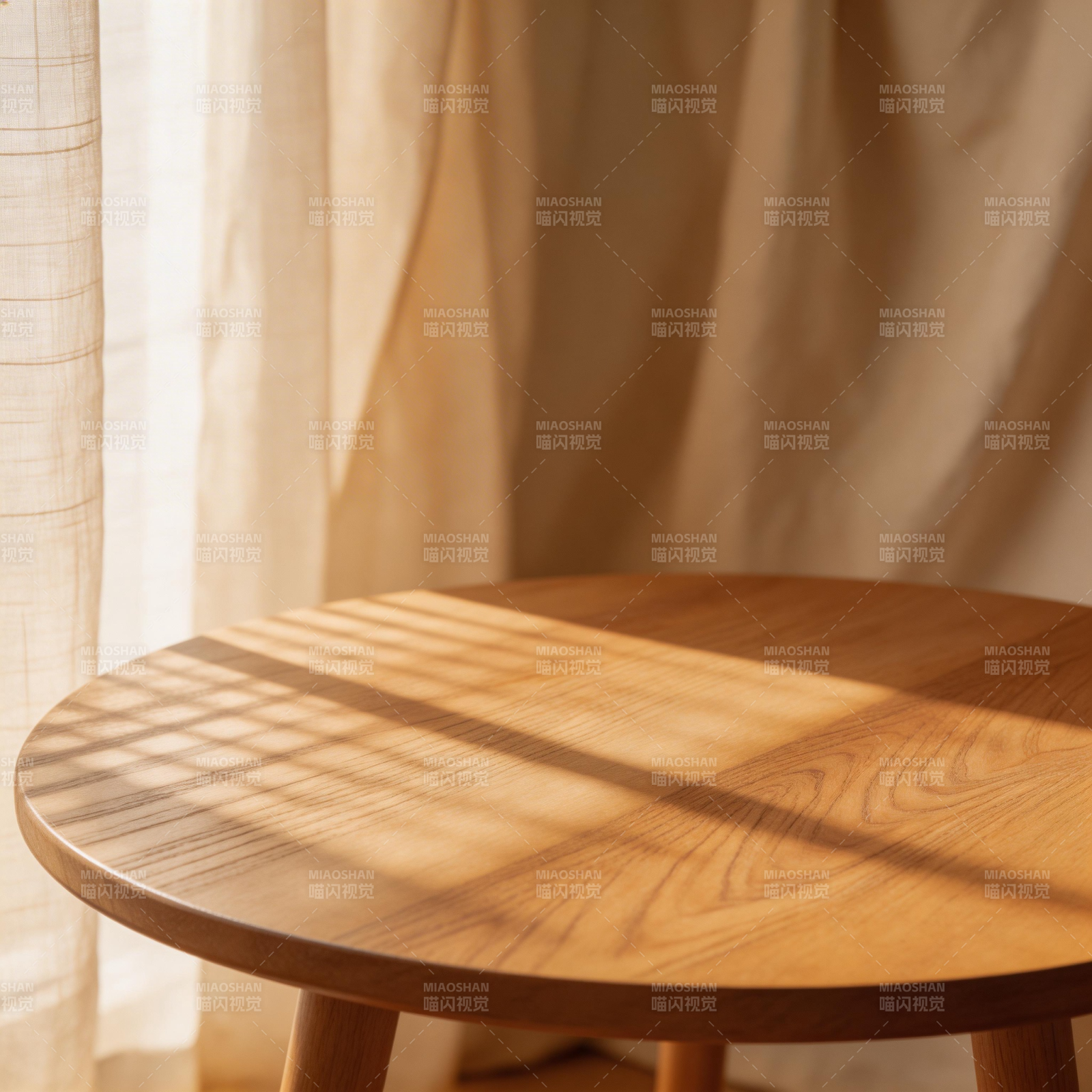 光影木桌静谧时光图片