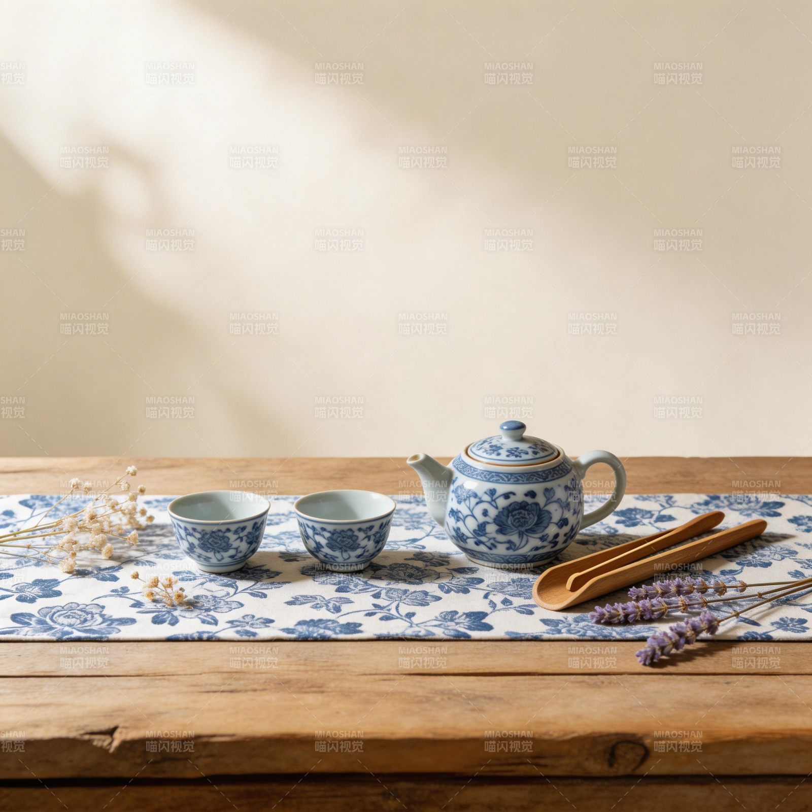 青花茶具静谧时光图片