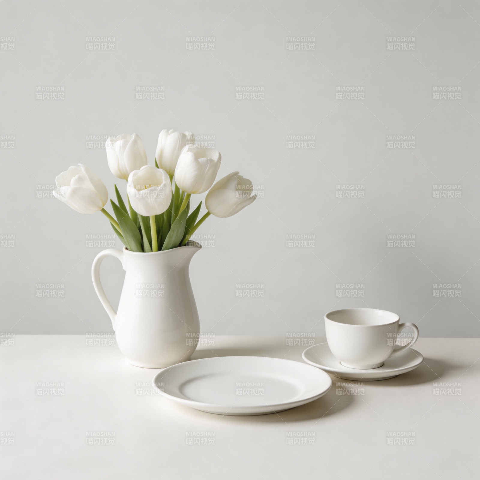 白花与茶具静物图片