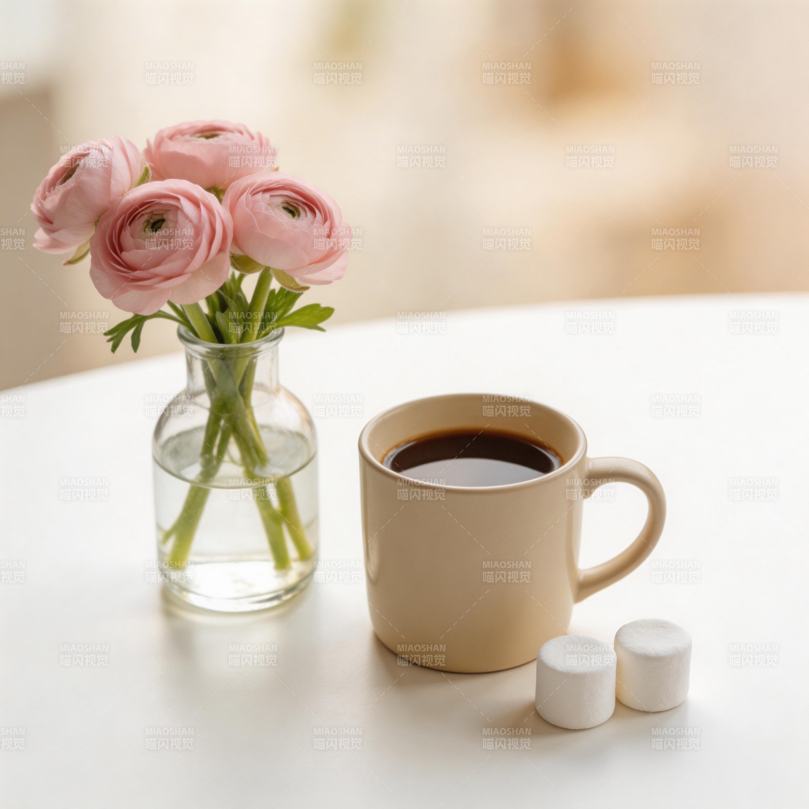 花与咖啡的静谧时光图片