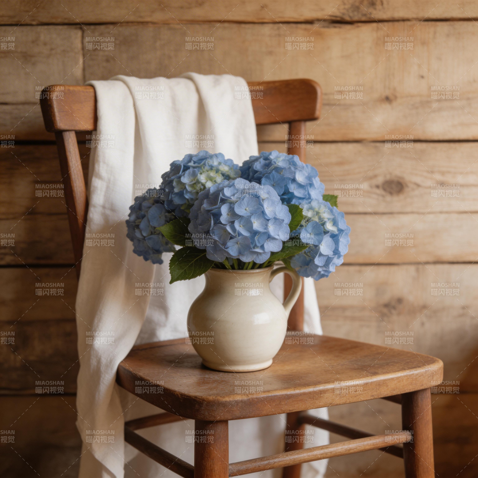 蓝绣球静置木椅图片