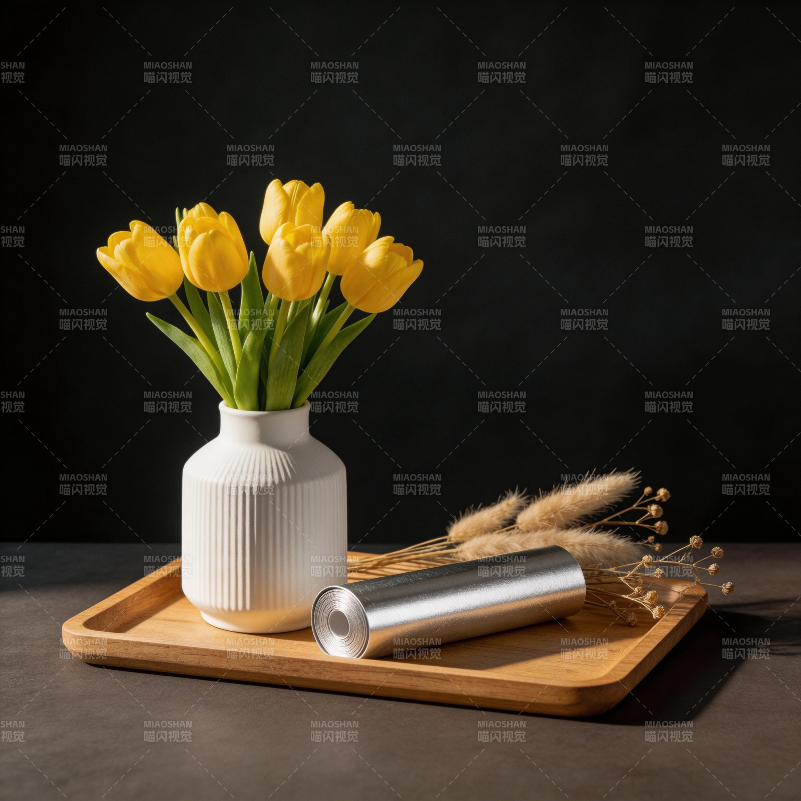 黄郁金香静物图片