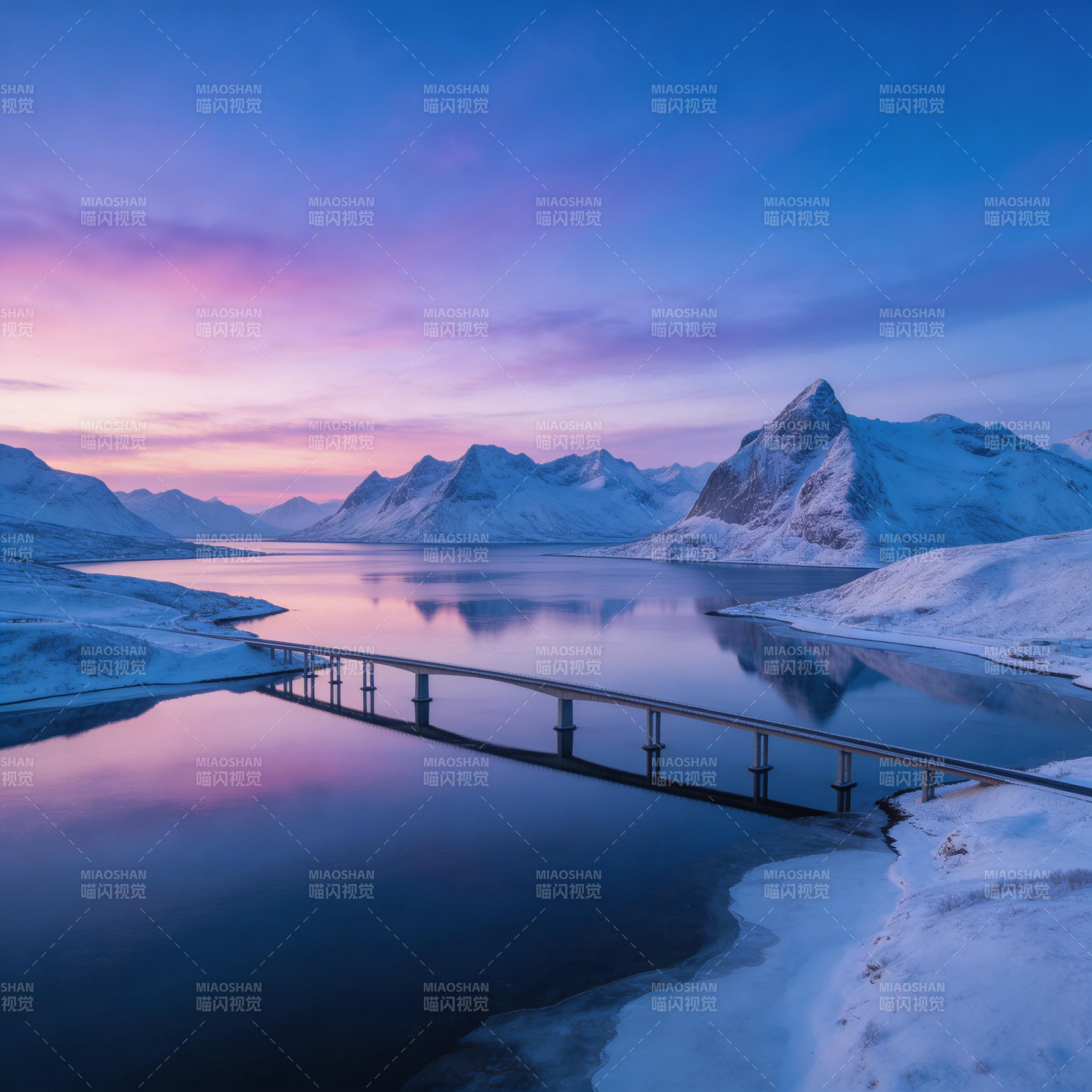 雪山湖桥晨曦图片