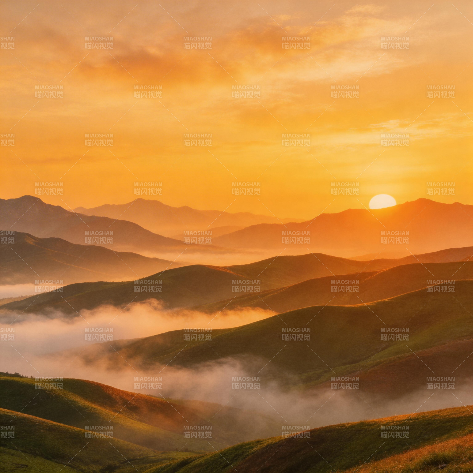 晨曦山峦云海图片