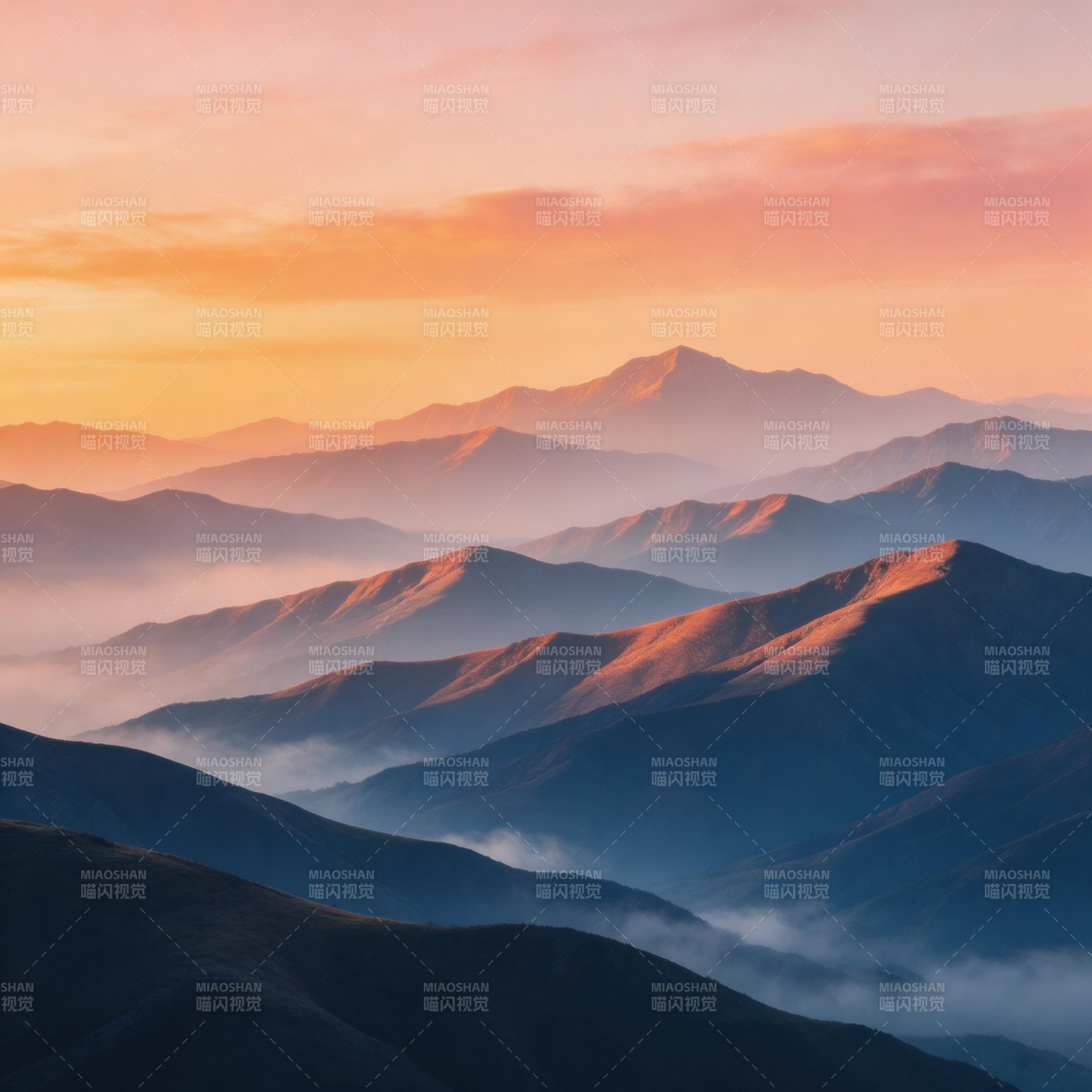 山峦叠翠晨曦照图片