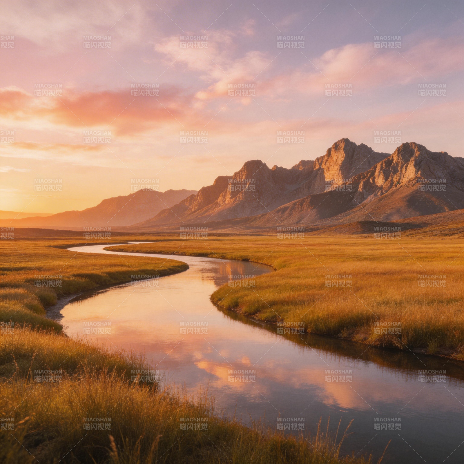 夕阳下的河谷美景图片