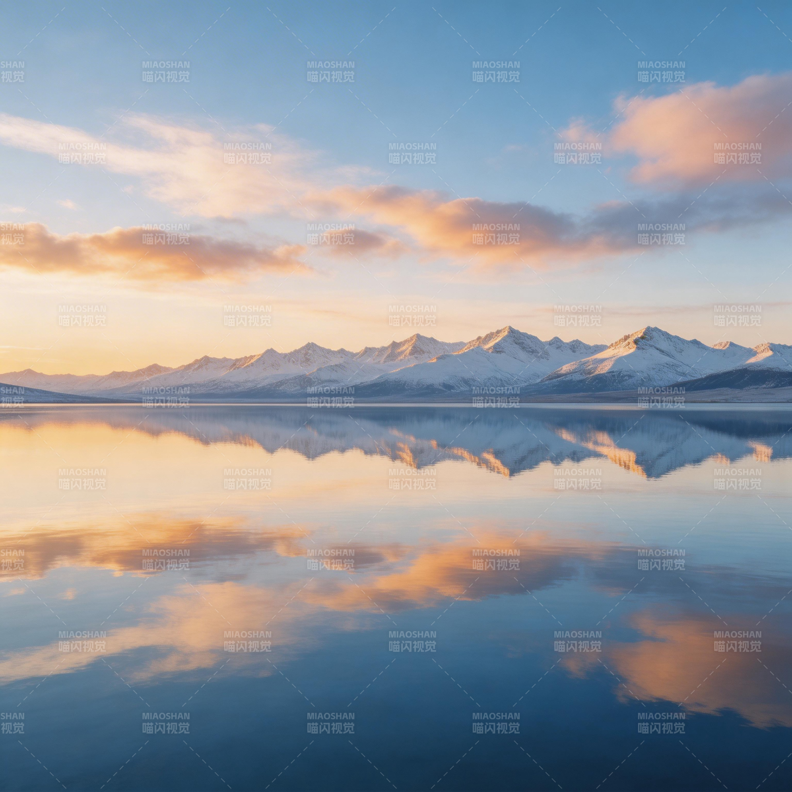 雪山倒影湖光图片