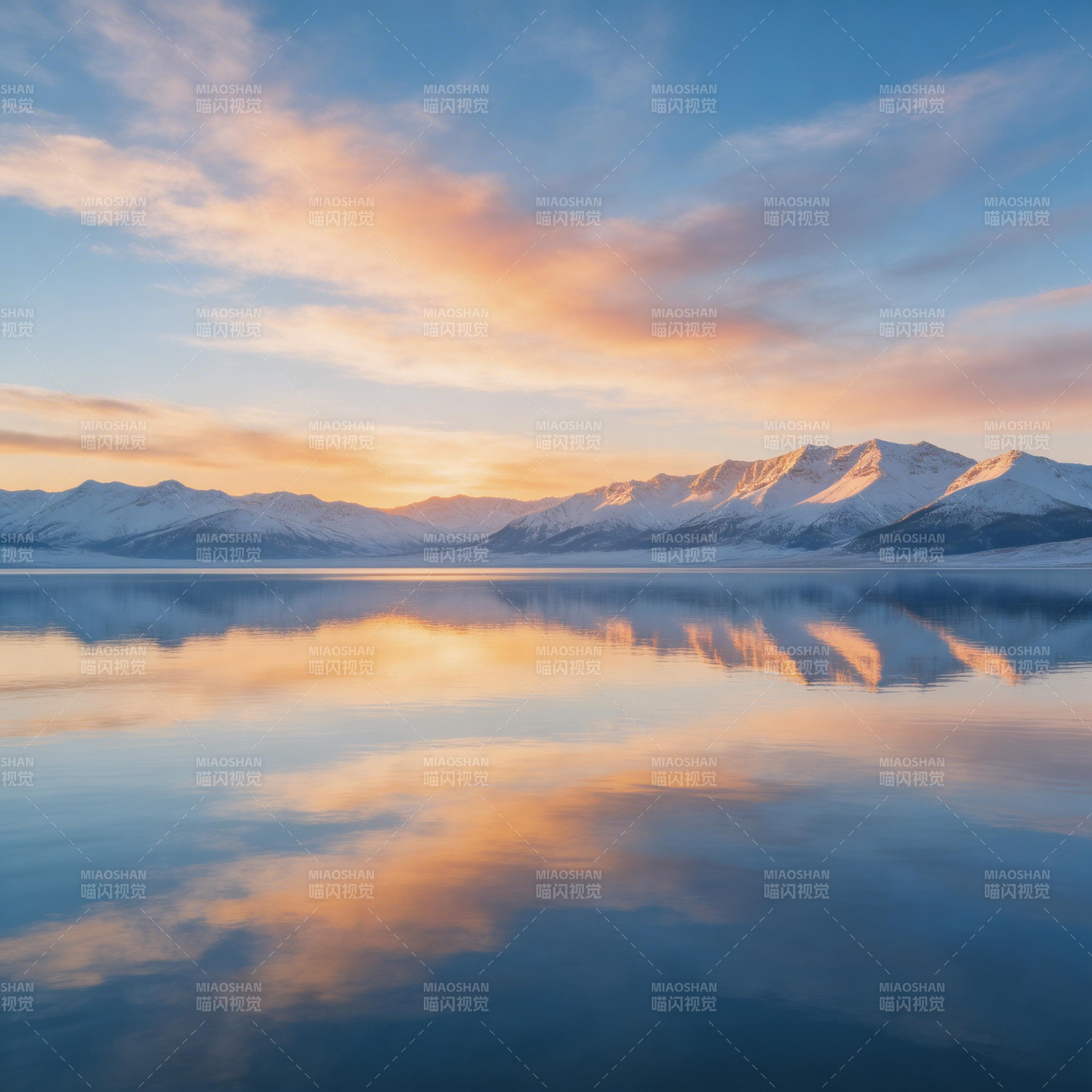 雪山倒影湖光图片