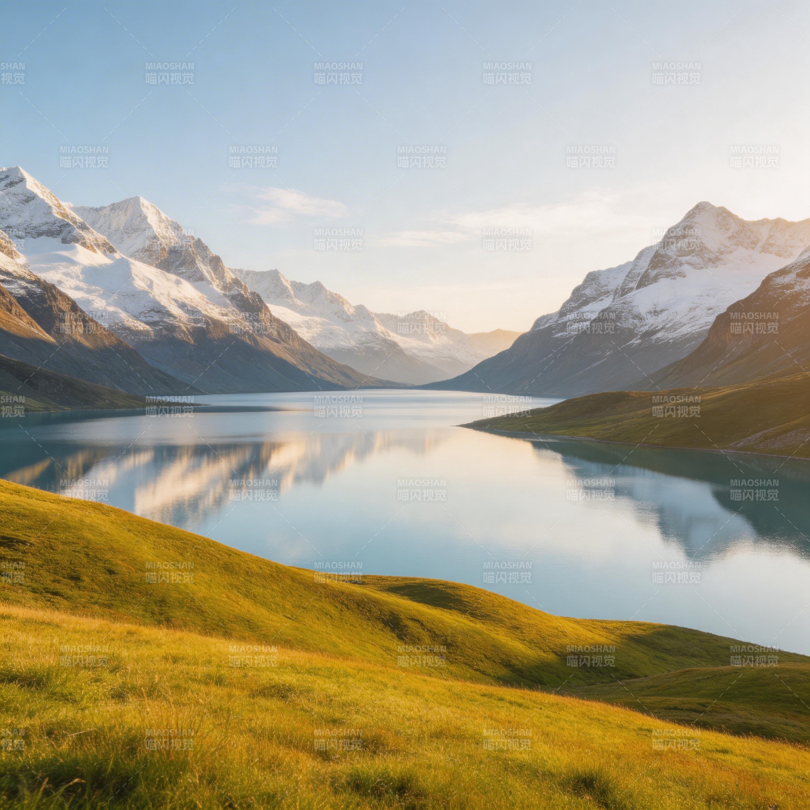 雪山映湖 静谧如画图片