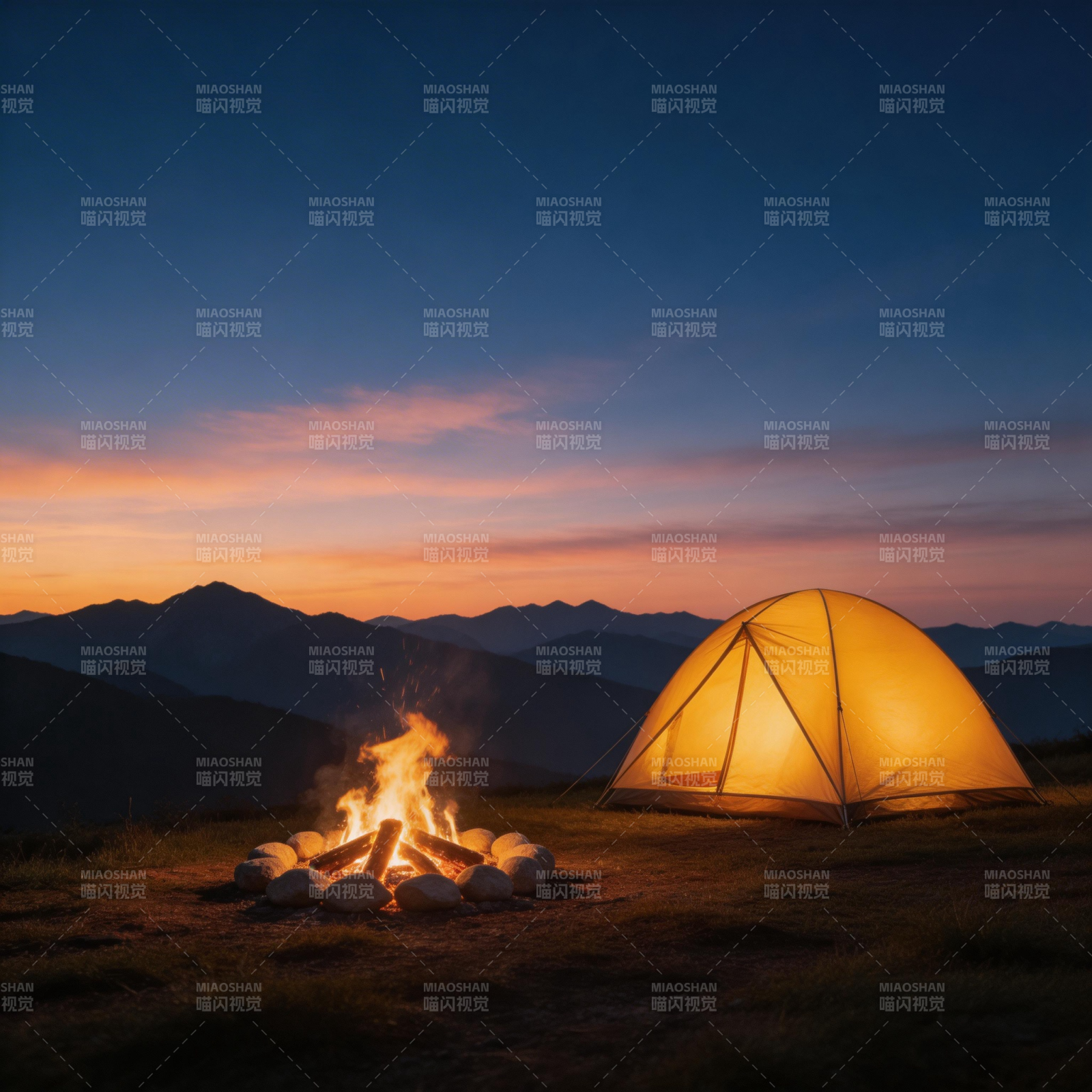 篝火帐篷夜景图片