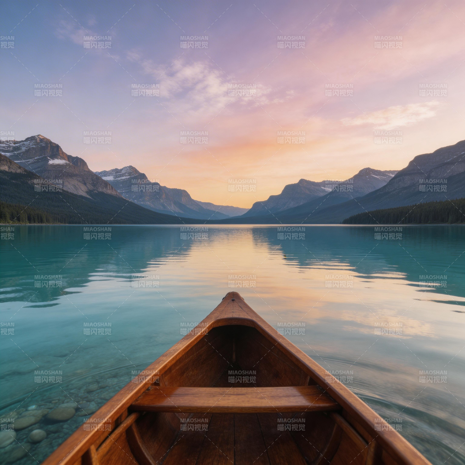 湖光山色 静谧舟行图片