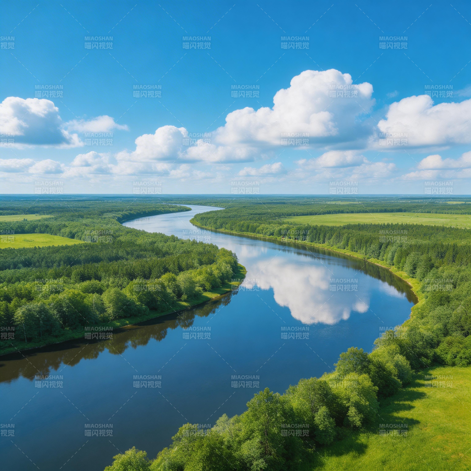 碧水蜿蜒绿野间图片