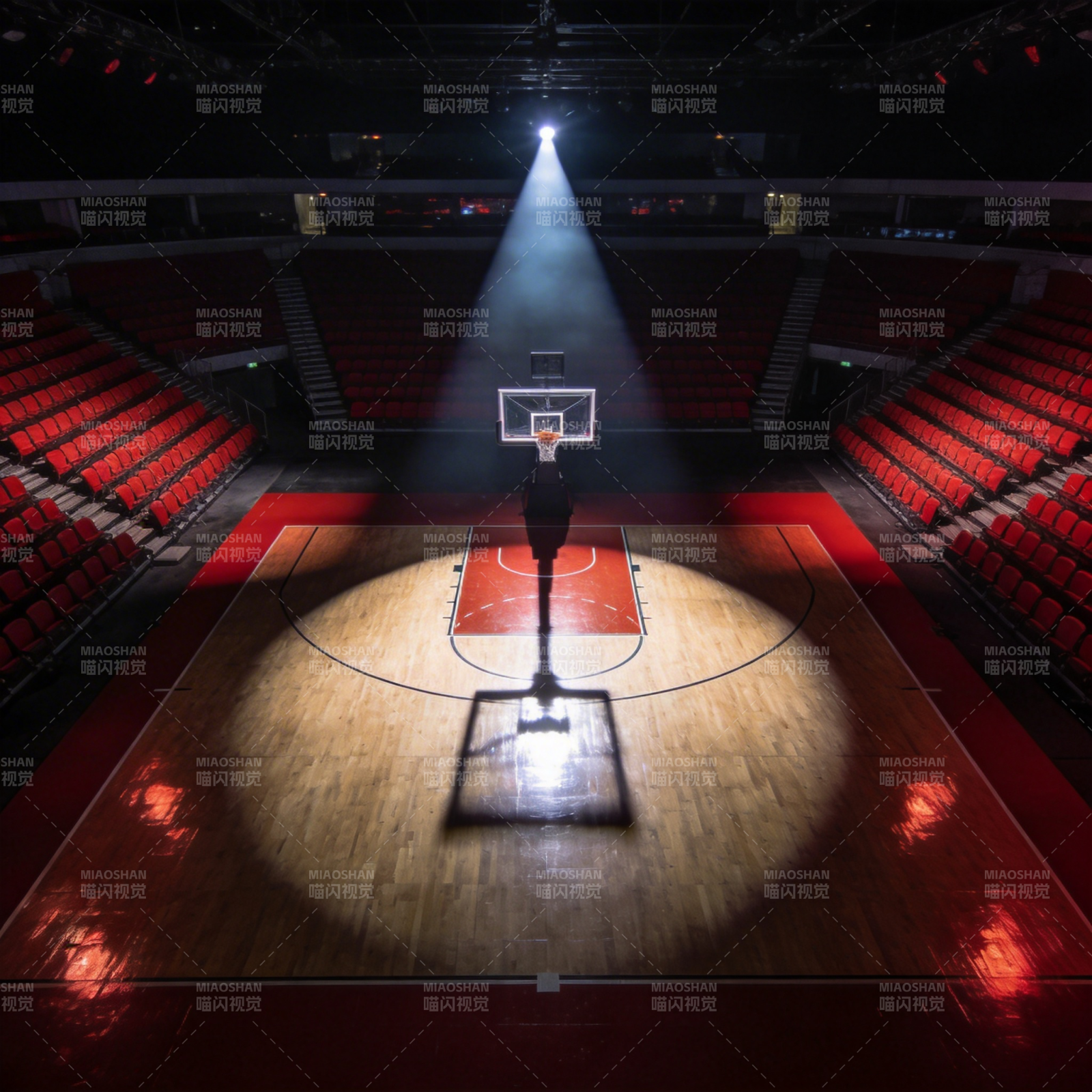 空旷球场的聚光灯图片