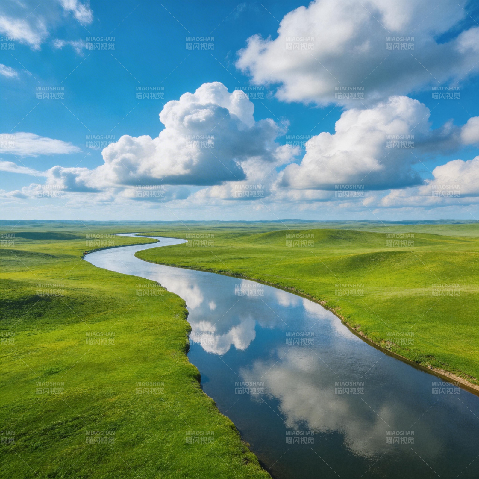 碧水映云 绿野无垠图片