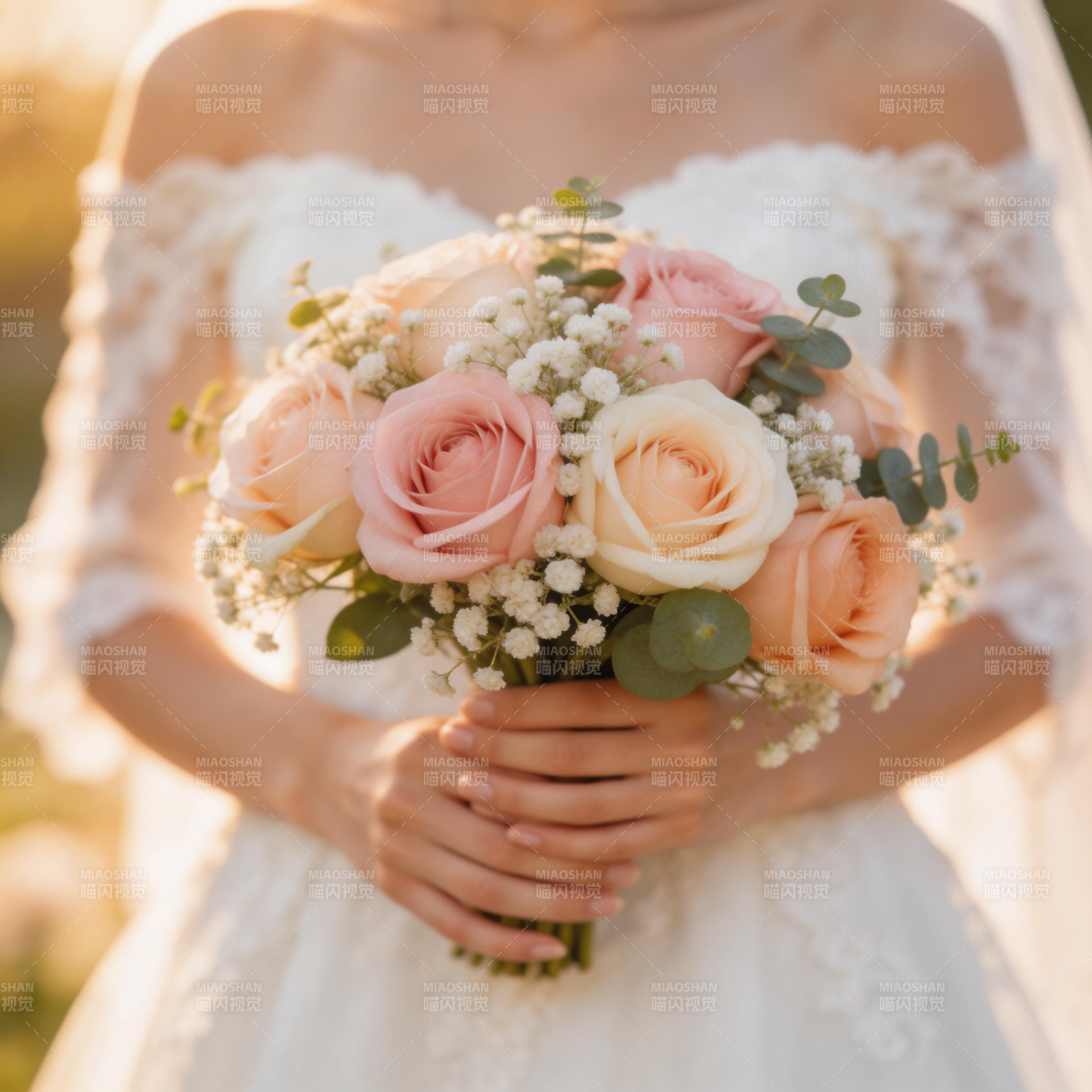 新娘手捧花束图片