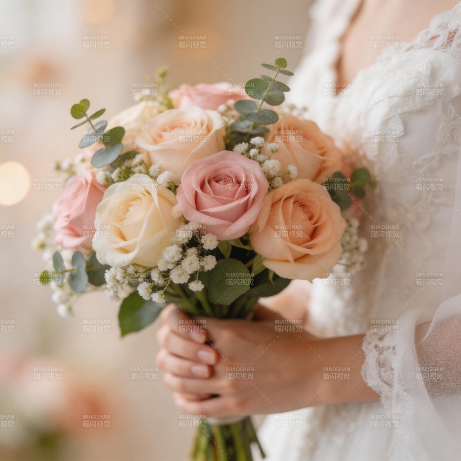 新娘手捧花束图片