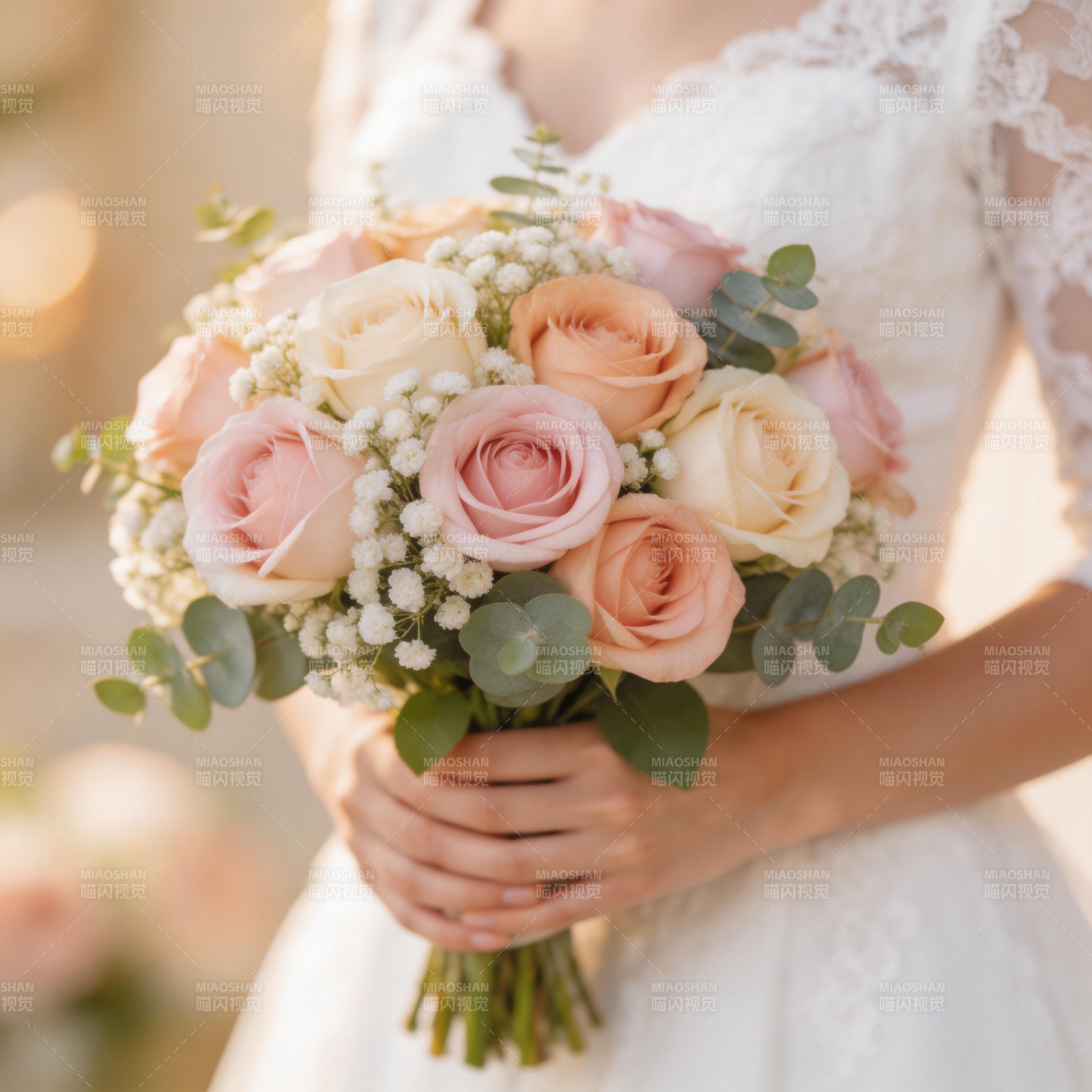 新娘手捧花束图片