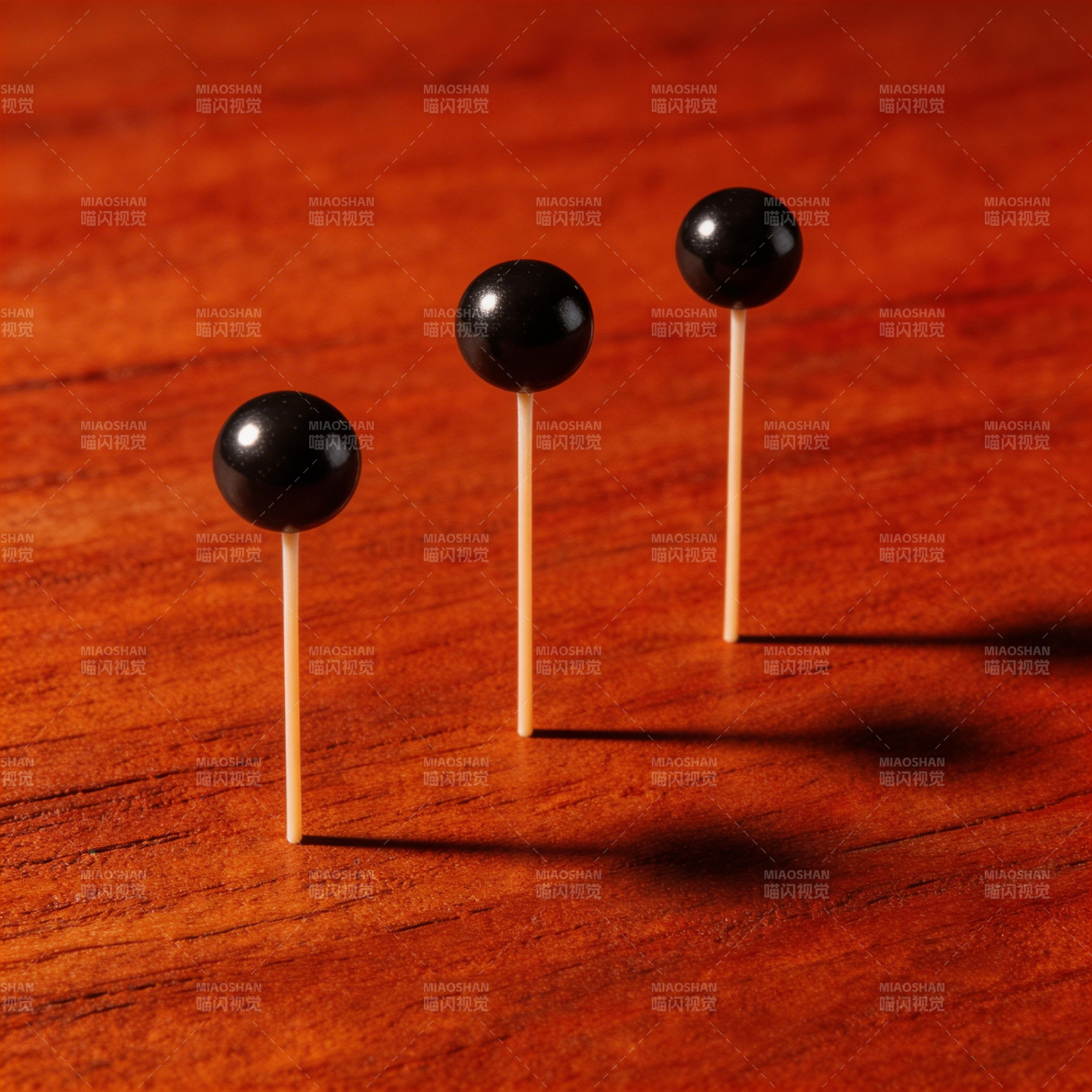 三颗黑珠牙签立图片