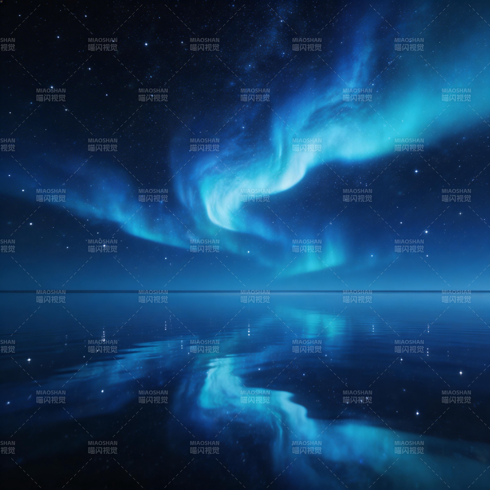 极光映夜海图片