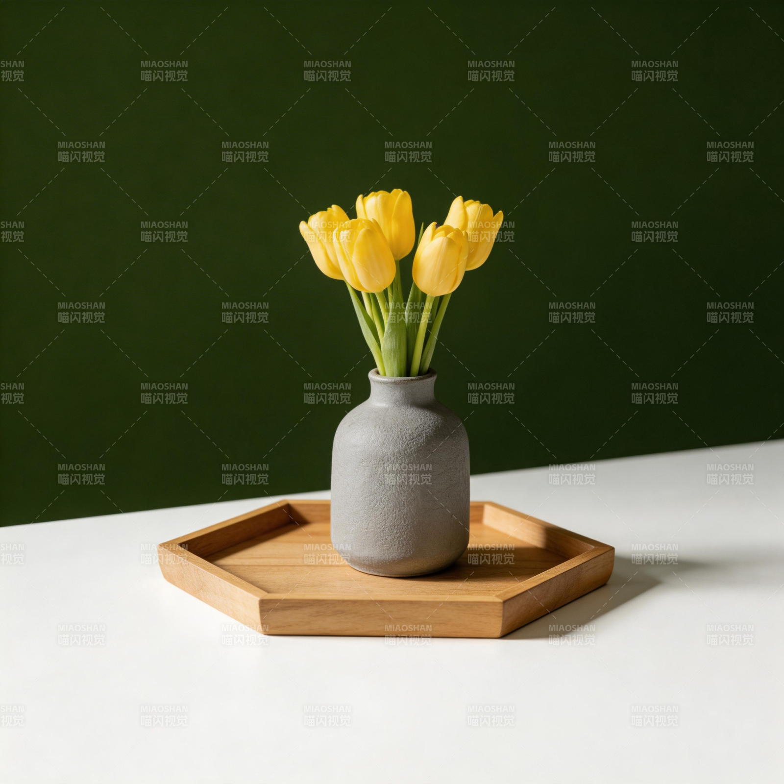 黄郁金香静物图片