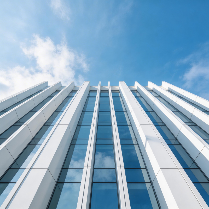 现代建筑仰望蓝天图片