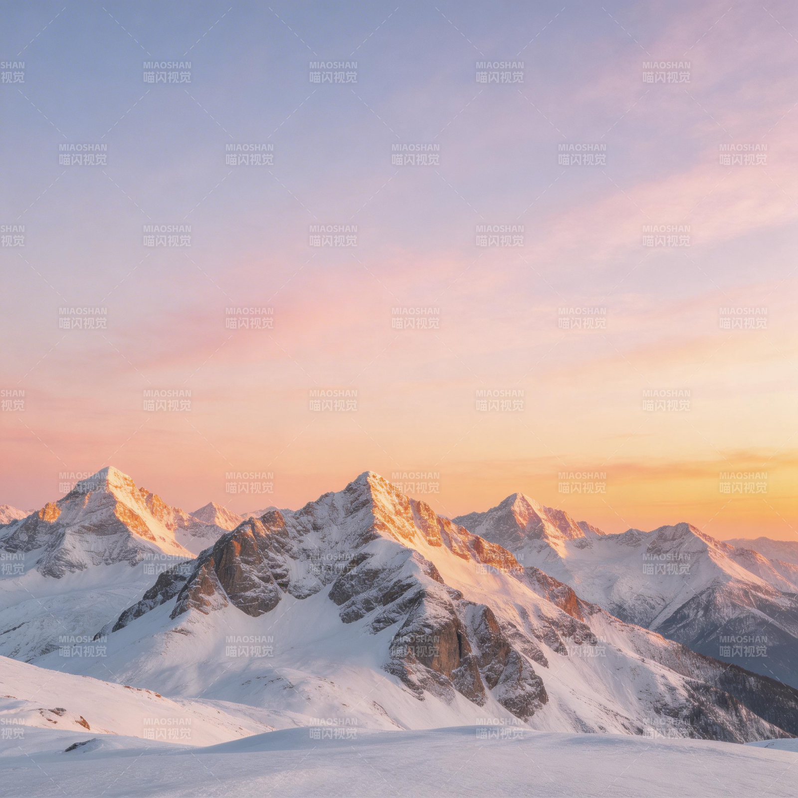 雪山日出美景图片