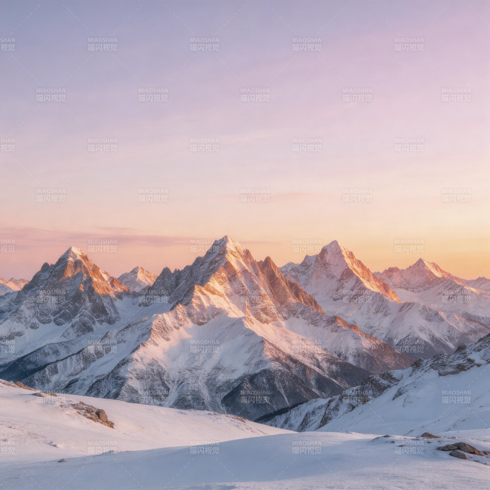 雪山日出美景图片