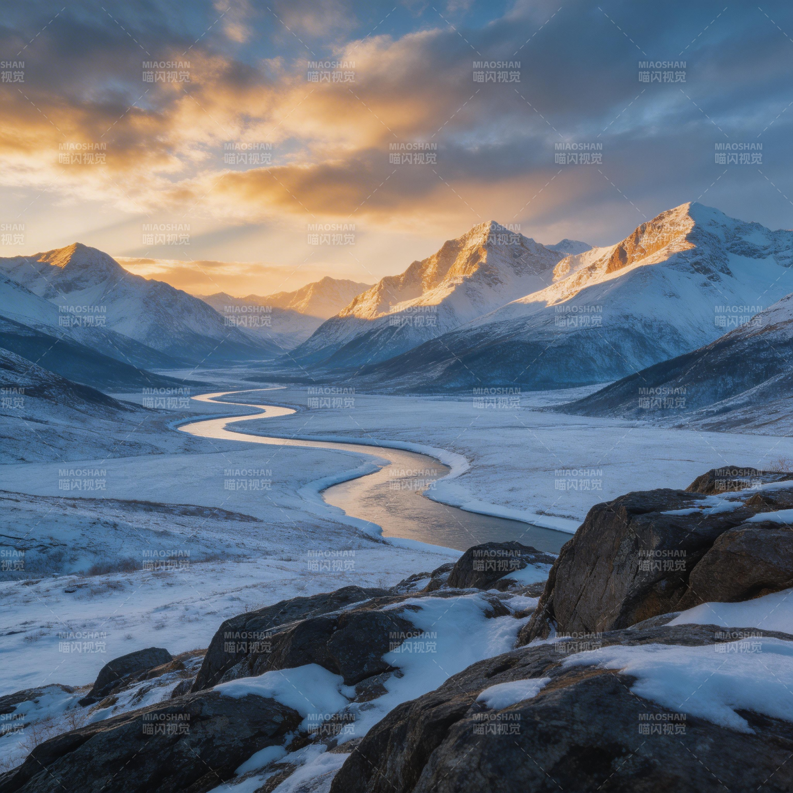 雪山晨曦 河谷静谧图片