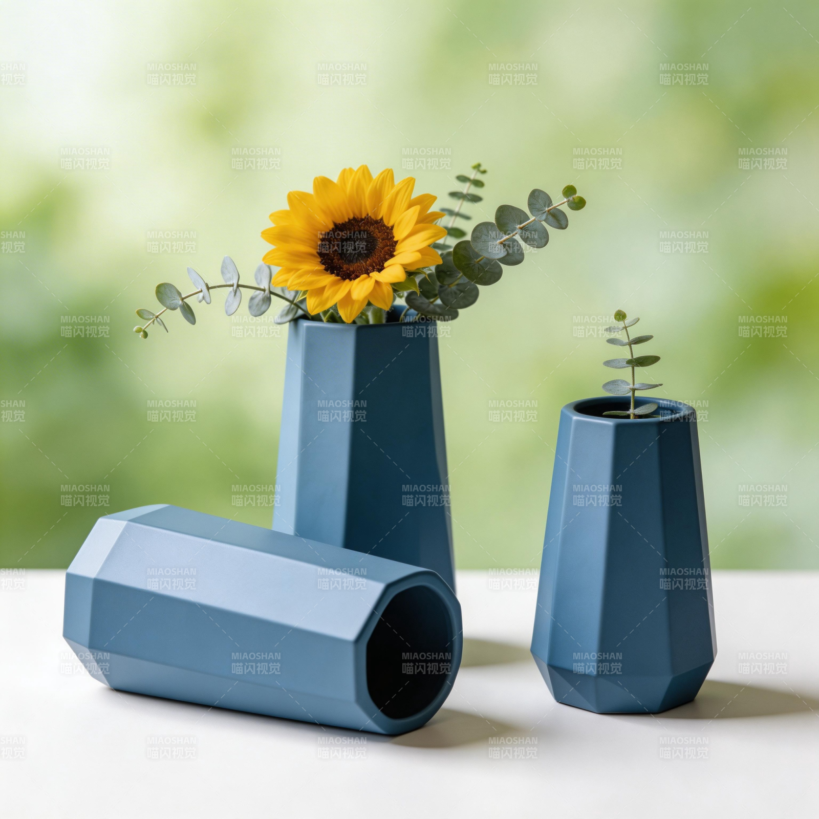 蓝瓶向日葵静物图片