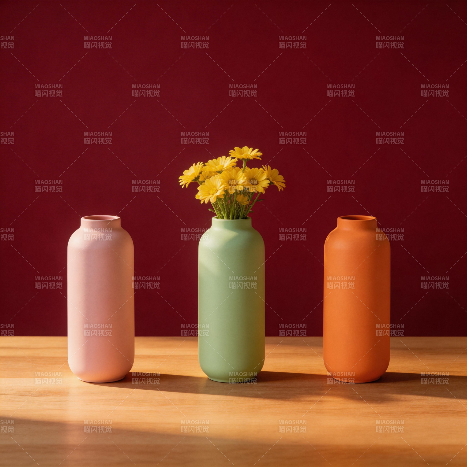 三色花瓶静物图片