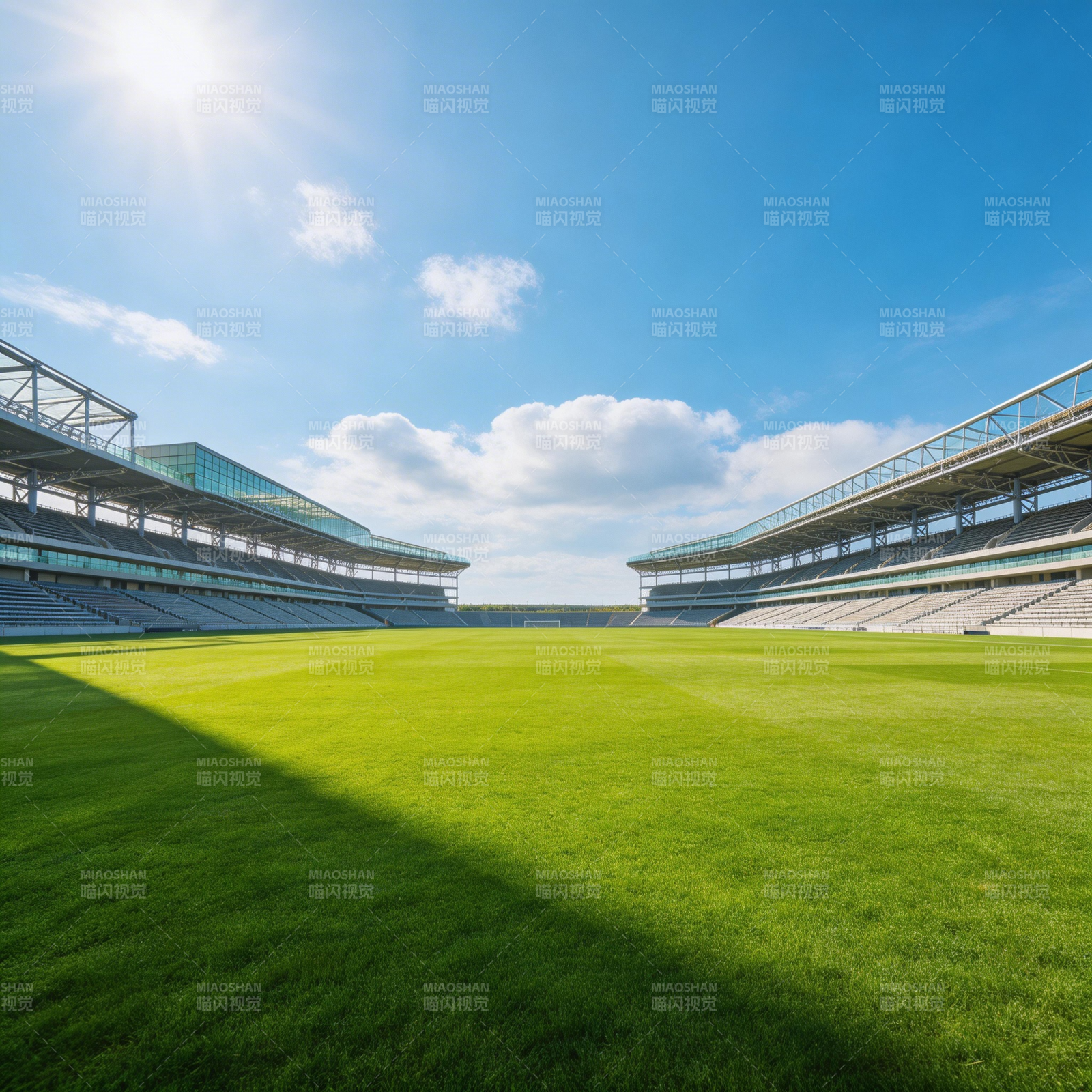 绿茵场空旷晴朗图片