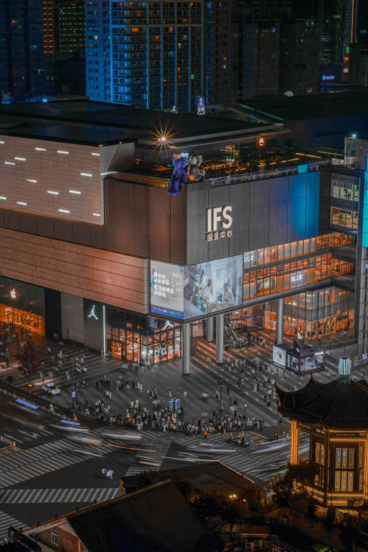 IFS夜景繁华都市图片