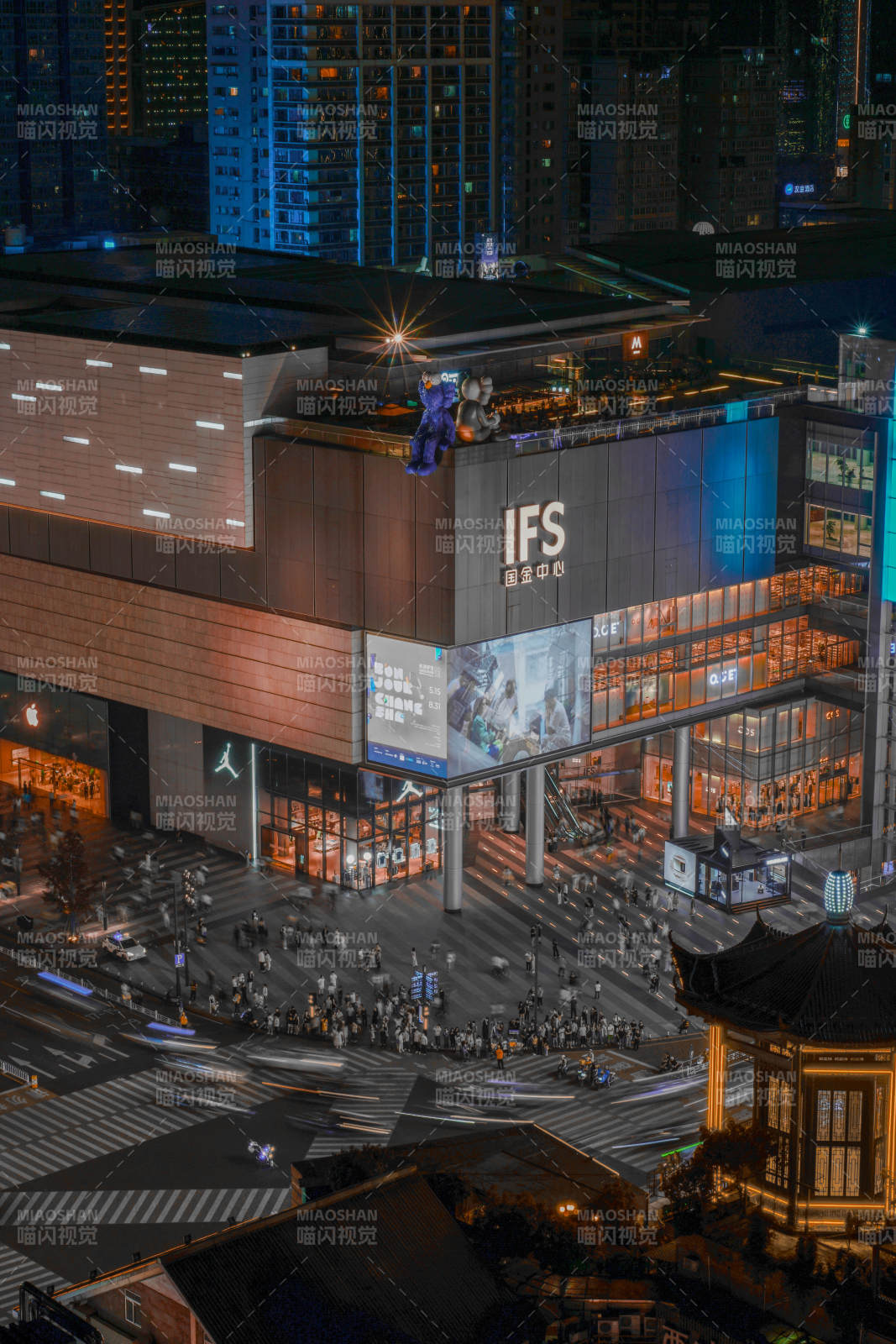 IFS夜景繁华都市图片